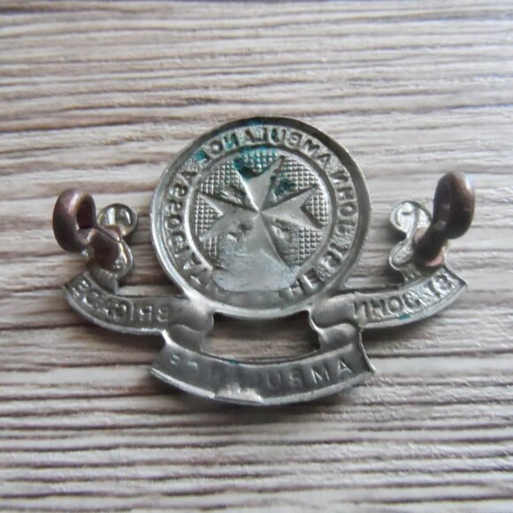 South Africa St. John Ambulance Badge (28mm X 37mm) - Picture 2 of 2